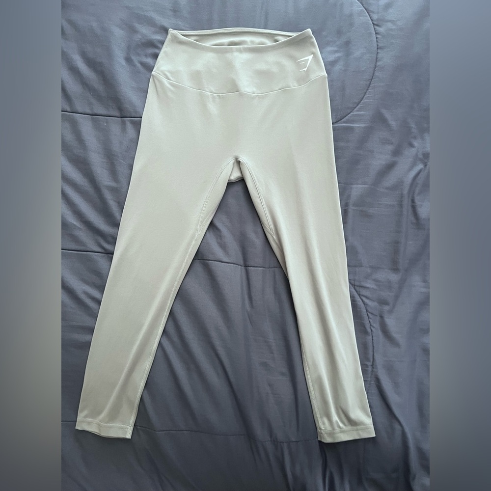 🦈 EUC GYMSHARK TRAINING CROPPED LEGGINGS IN GRAY - SZ MEDIUM